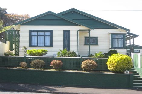 Photo of property in 25 Morley Street, New Plymouth, 4310
