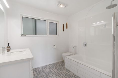 Photo of property in 15 Arde Place, Massey, Auckland, 0614
