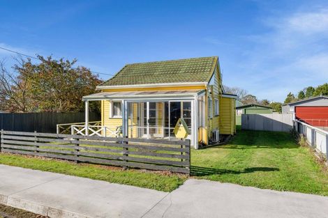 Photo of property in 82 Railway Street, Eltham, 4322
