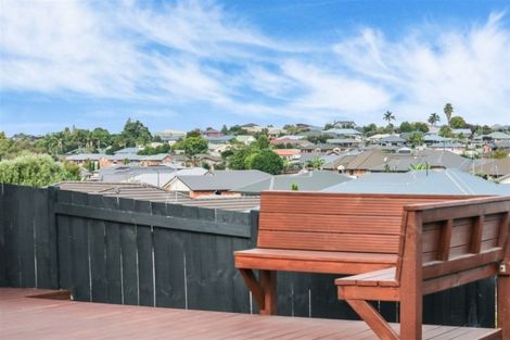 Photo of property in 105 Farnborough Drive, Grandview Heights, Hamilton, 3200