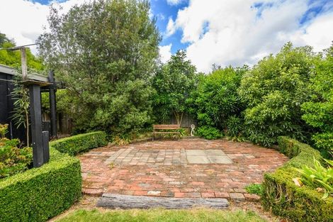 Photo of property in 3 Earl Place, Hokowhitu, Palmerston North, 4410