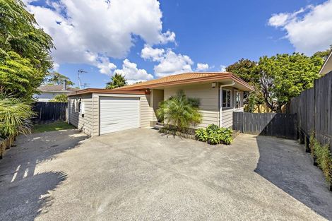 Photo of property in 2/17 Bain Place, Bucklands Beach, Auckland, 2014