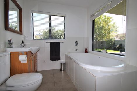 Photo of property in 42 Albert Drive, Clyde, 9330