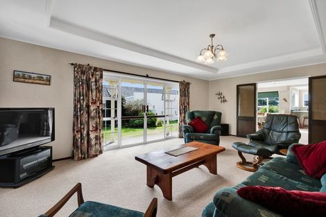 Photo of property in 13 Quin Crescent, Hawera, 4610