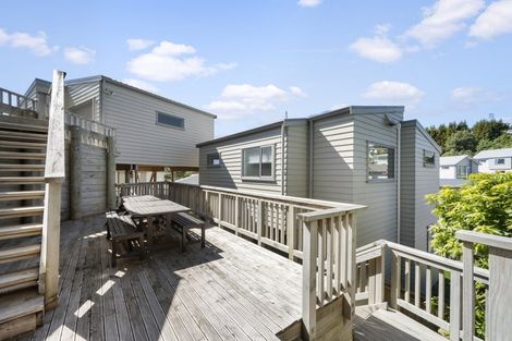 Photo of property in 63 Glanmire Road, Newlands, Wellington, 6037