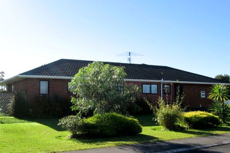 Photo of property in 4 Settlers Grove, Orewa, 0931