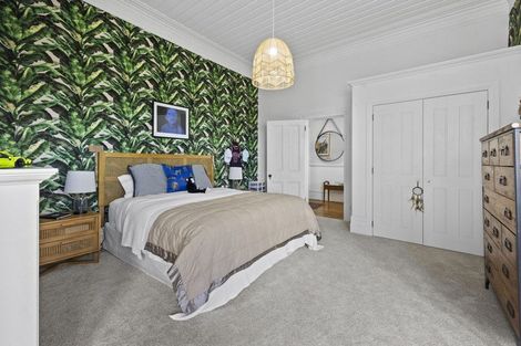 Photo of property in 329 Mangorei Road, Merrilands, New Plymouth, 4312