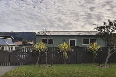 Photo of property in 27a Tremewan Street, Tawa, Wellington, 5028