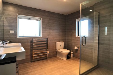 Photo of property in 103 Medallion Drive, Oteha, Auckland, 0632