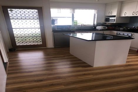 Photo of property in 59 Archmillen Avenue, Pakuranga Heights, Auckland, 2010