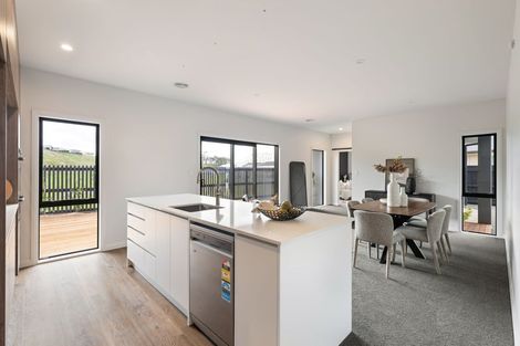Photo of property in 7 Rangeview Drive, Kelvin Grove, 4414