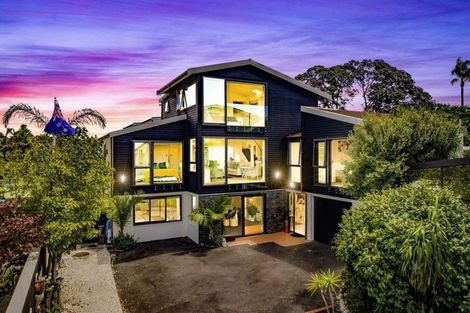 Photo of property in 1/36 Seaview Road, Castor Bay, Auckland, 0620