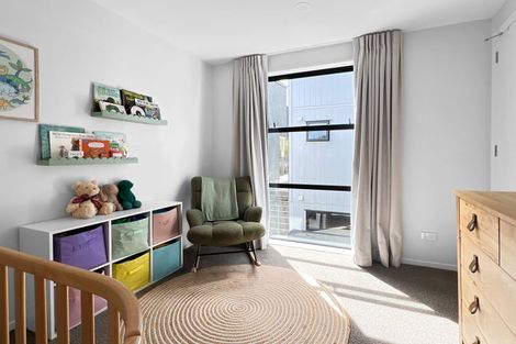 Photo of property in 31 Tokai Place, Glen Eden, 0602