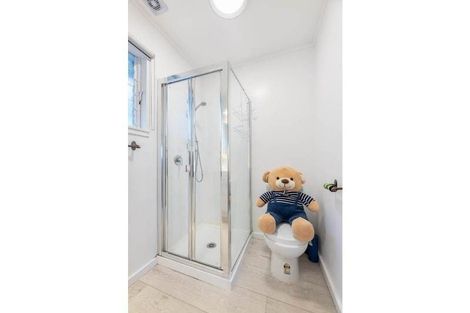 Photo of property in 2/90 Te Atatu Road, Te Atatu South, Auckland, 0610