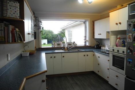 Photo of property in 75 Rhodes Street, Waimate, 7924