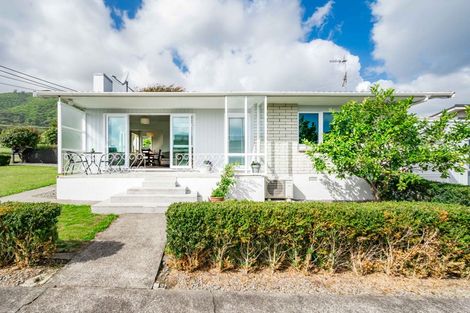 Photo of property in 6 Utauta Street, Waikanae, 5036