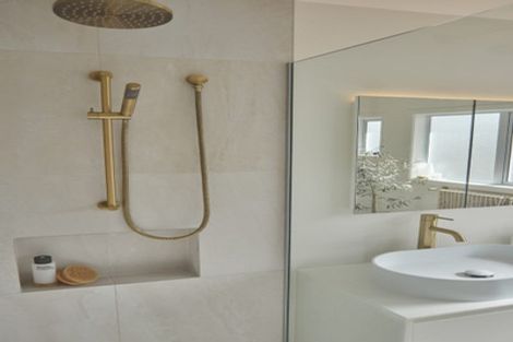 Photo of property in 1/268 Sunset Road, Windsor Park, Auckland, 0632