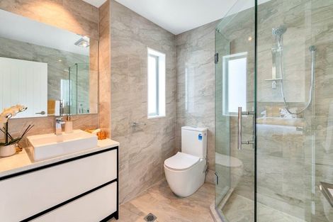 Photo of property in 25b Pupuke Road, Birkenhead, Auckland, 0627