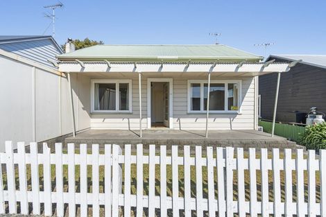Photo of property in 58 Morley Street, New Plymouth, 4310