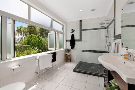 Photo of property in 154 Te Kanae Road, South Head, Helensville, 0874