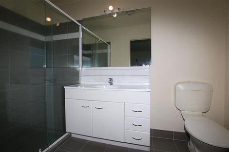 Photo of property in 22 San Pedro Place, Henderson, Auckland, 0612
