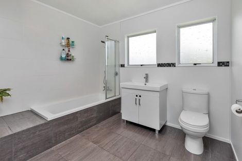 Photo of property in 1 Belton Place, Hikurangi, 0114