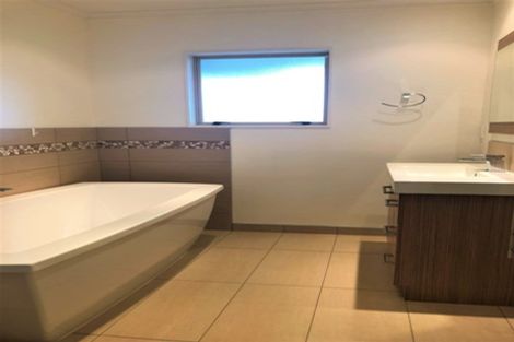 Photo of property in 67 Riverhead Road, Kumeu, 0810