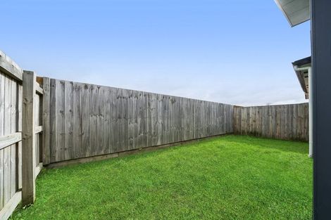 Photo of property in 16 Kutukutu Street, Takanini, 2112