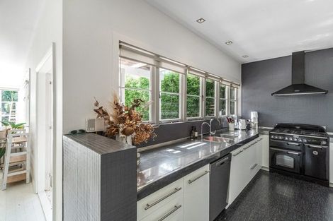 Photo of property in 36 Harbour View Road, Point Chevalier, Auckland, 1022