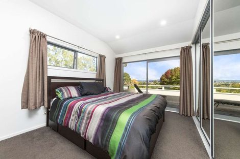 Photo of property in 14 Woodhouse Place, West Harbour, Auckland, 0618