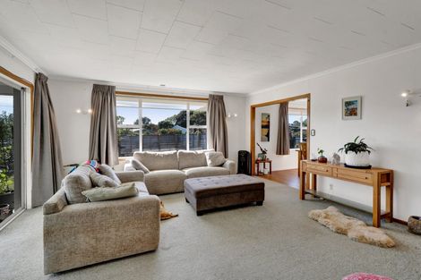 Photo of property in 44 Wairau Road, Oakura, 4314