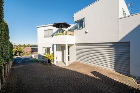 Photo of property in 1/7 Kaihu Street, Northcote, Auckland, 0627