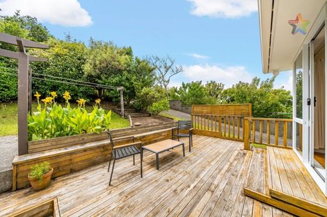 Photo of property in 27 Magnolia Grove, Maungaraki, Lower Hutt, 5010