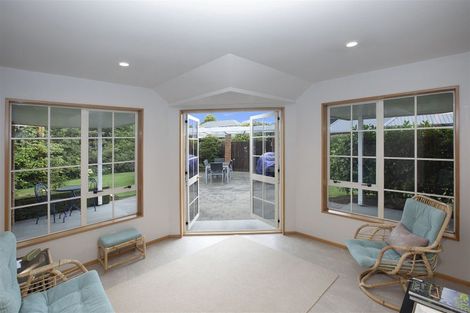 Photo of property in 10 Tavistock Place, Russley, Christchurch, 8042