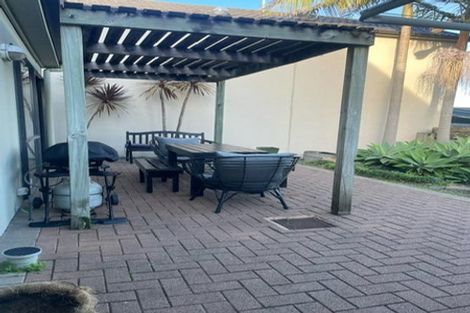 Photo of property in 29 Spalding Rise, Golflands, Auckland, 2013