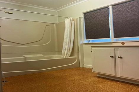 Photo of property in 83 Pupuke Road, Northcote, Auckland, 0627