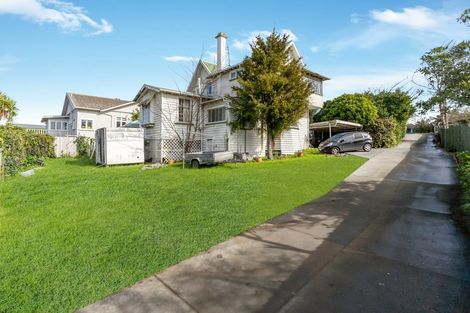 Photo of property in 42 Omahu Road, Greenlane, Auckland, 1051