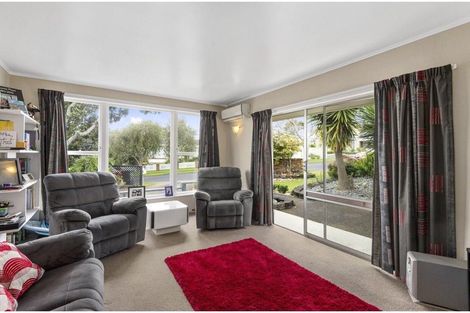 Photo of property in 1/8 Borrowdace Avenue, Botany Downs, Auckland, 2010