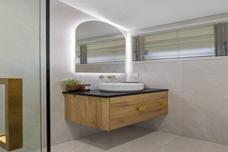 Photo of property in 3/50 Old Lake Road, Narrow Neck, Auckland, 0624