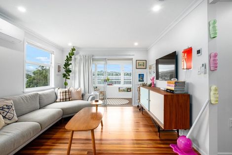 Photo of property in 23 Cara Crescent, Paparangi, Wellington, 6037