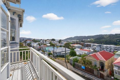 Photo of property in 122 Wallace Street, Mount Cook, Wellington, 6021