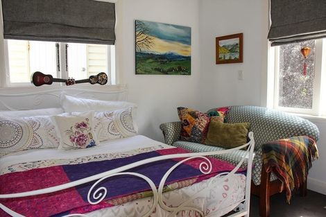 Photo of property in 90 Awa Road, Seatoun, Wellington, 6022