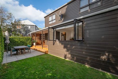 Photo of property in 2/3 Eversleigh Road, Belmont, Auckland, 0622
