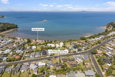 Photo of property in 1042 Whangaparaoa Road, Tindalls Beach, Whangaparaoa, 0930