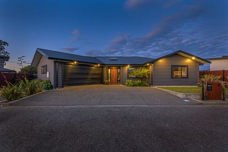 Photo of property in 6 Stratford Court, Fitzherbert, Palmerston North, 4410