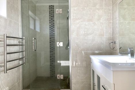 Photo of property in 16 Midhurst Avenue, Henderson, Auckland, 0612