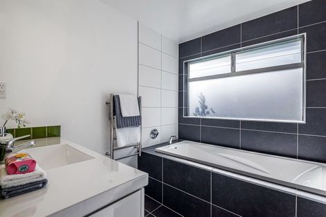 Photo of property in 17 Brigantine Drive, Beach Haven, Auckland, 0626