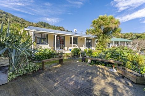 Photo of property in 1695 Queen Charlotte Drive, Linkwater, Picton, 7281
