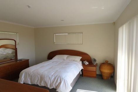 Photo of property in 6 Longview Rise, Massey, Auckland, 0614
