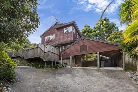 Photo of property in 2/9 Stitchbird Close, Murrays Bay, Auckland, 0630